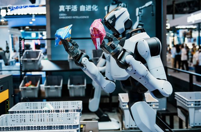 WAIC 2026探展｜具身智能：从“能运动”到“能干活”	，产业化拐点已至